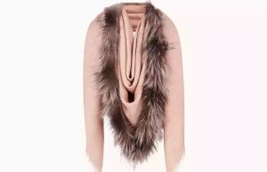 Fendi sciarpa vulva